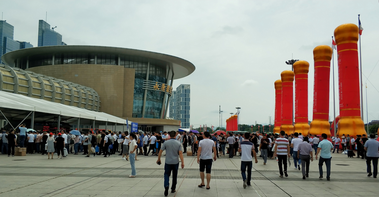 正泰智能指纹锁和智能家居系统亮相中国门博会