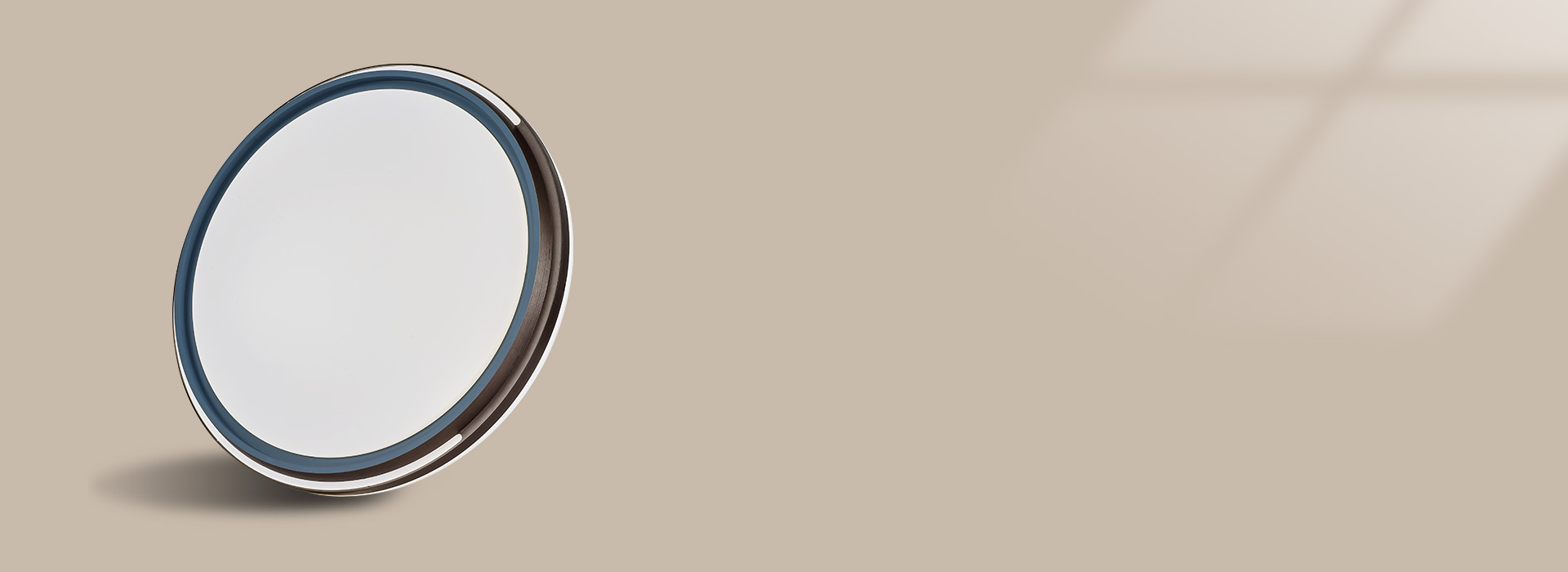 多层烤漆，耐用持久
 精工铁艺灯体，多层...